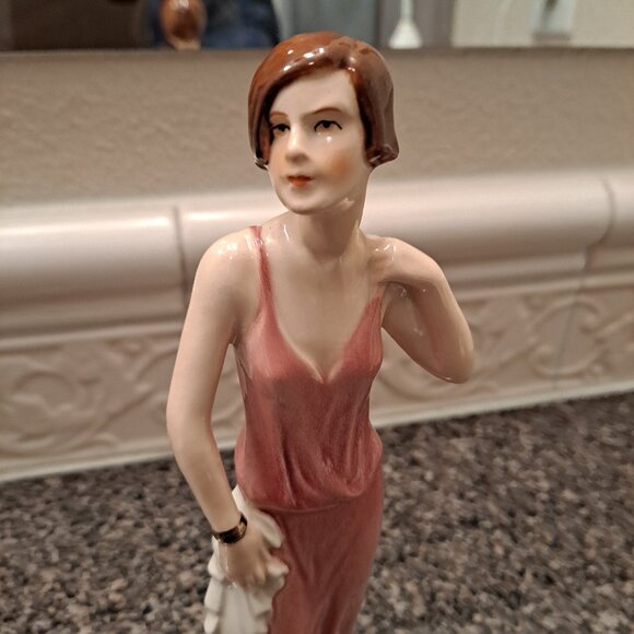 Goebel Porcelain Figurine-Fascination of Fashion-"At the Tea Dance 1928" No 1628 - Picture 1 of 7